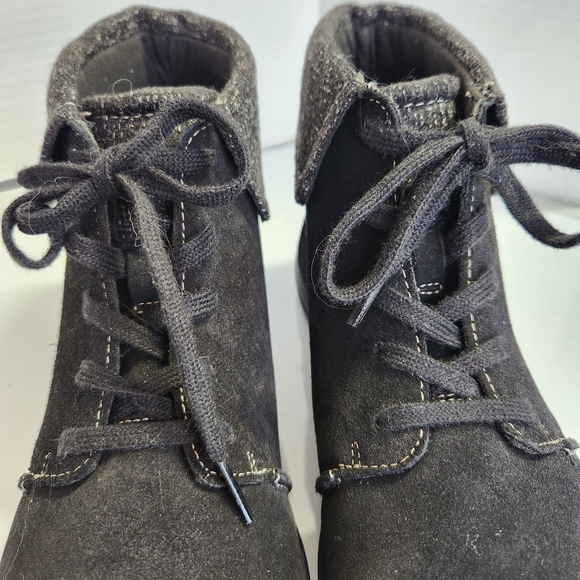 Clarks Roseville Black Suede Laced Ankle Booties Womens 9.5 - Picture 6 of 12